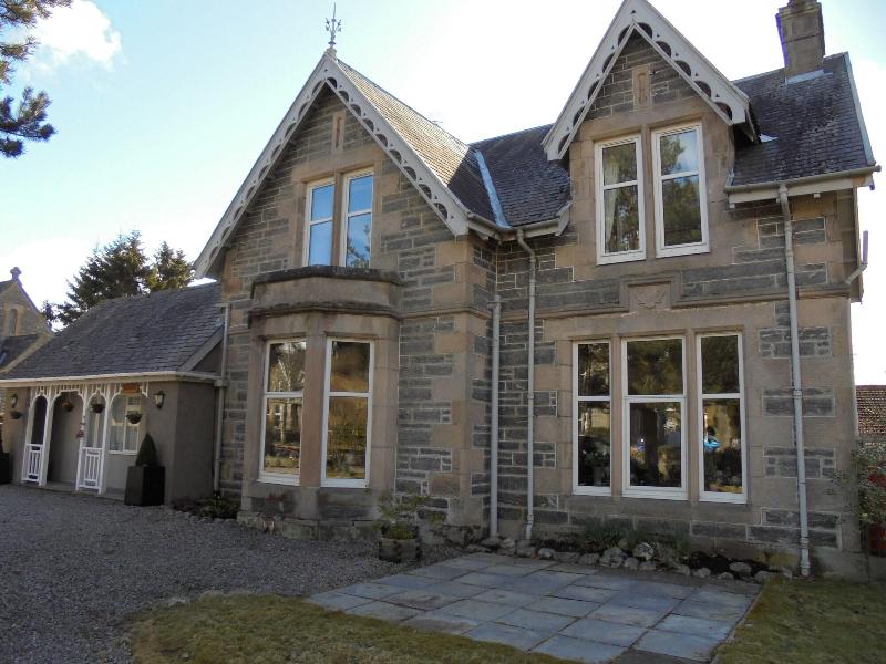 Avondale House - Genel