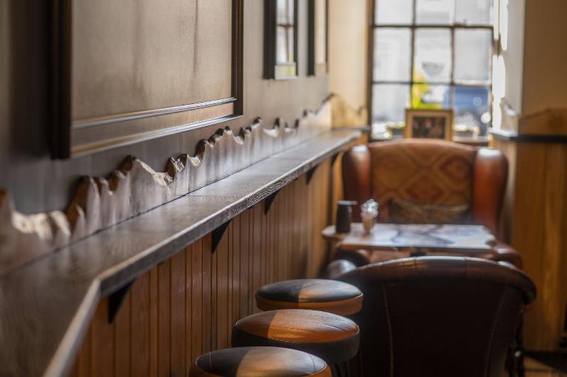 Black Bull Hotel - Bar