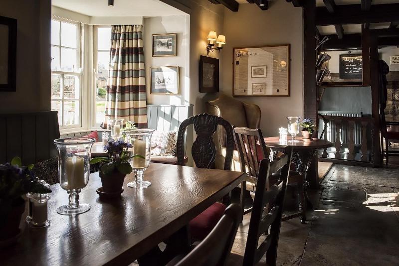 The Howard Arms - Bar