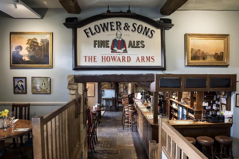 The Howard Arms - Bar