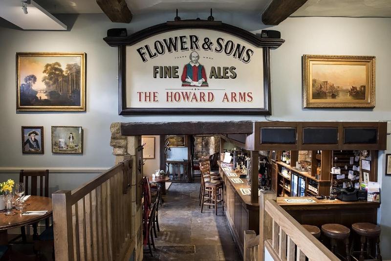 The Howard Arms - Bar