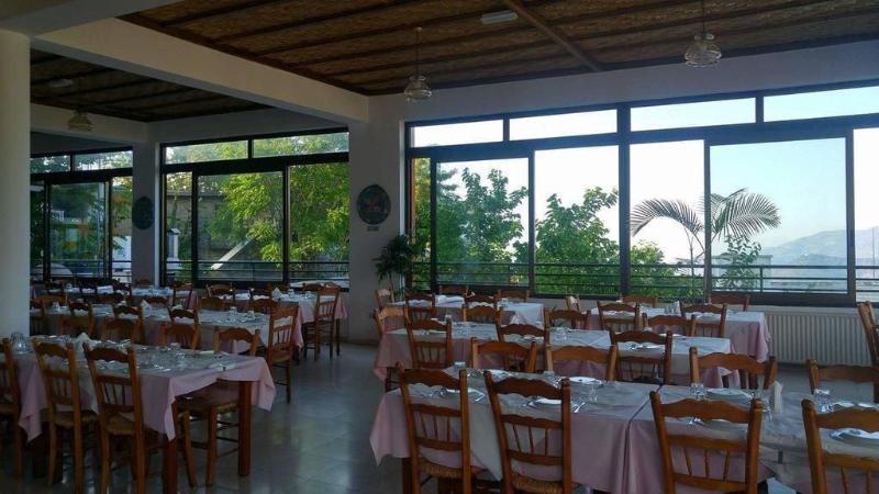 Two Flowers Hotel - Restoran