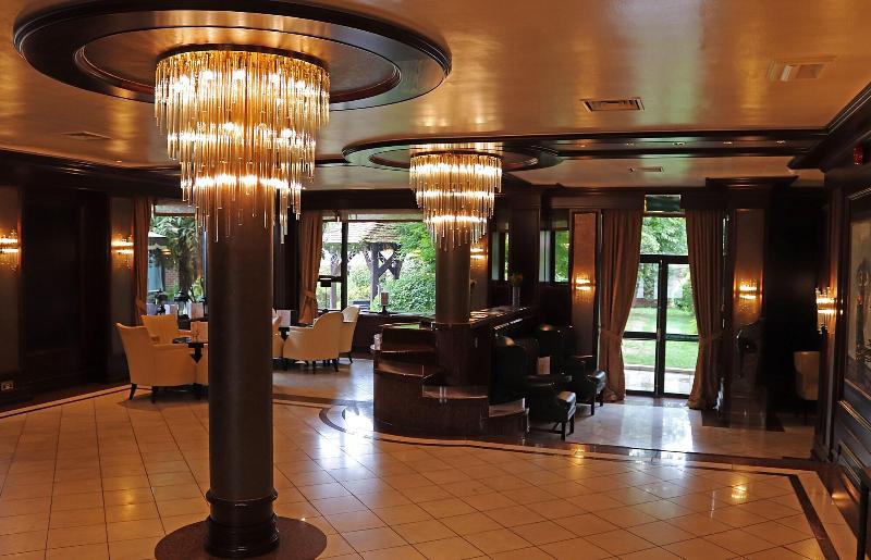 Fredrick's Hotel Restaurant & Spa - Lobi