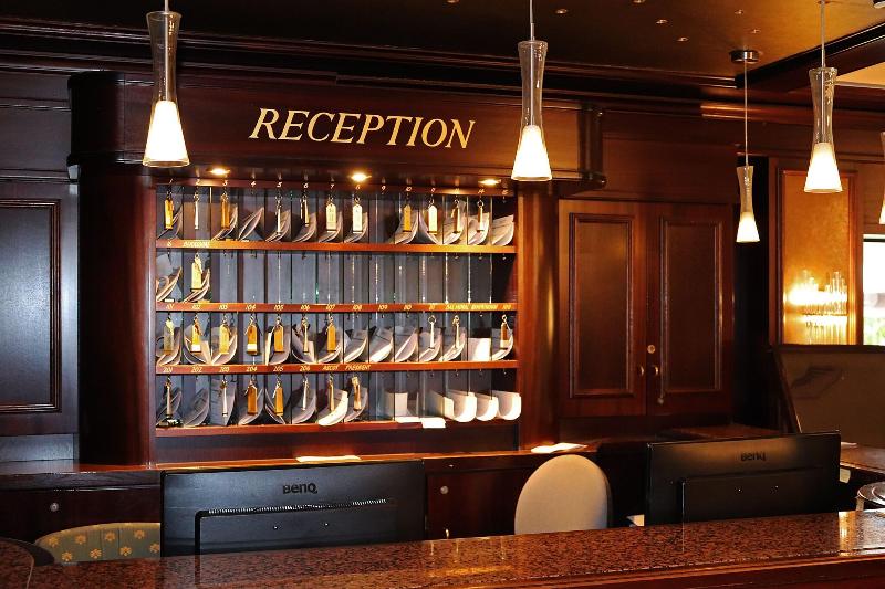 Fredrick's Hotel Restaurant & Spa - Lobi