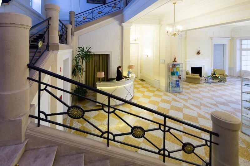 Károlyi Kastély Hotel & Restaurant - Lobi