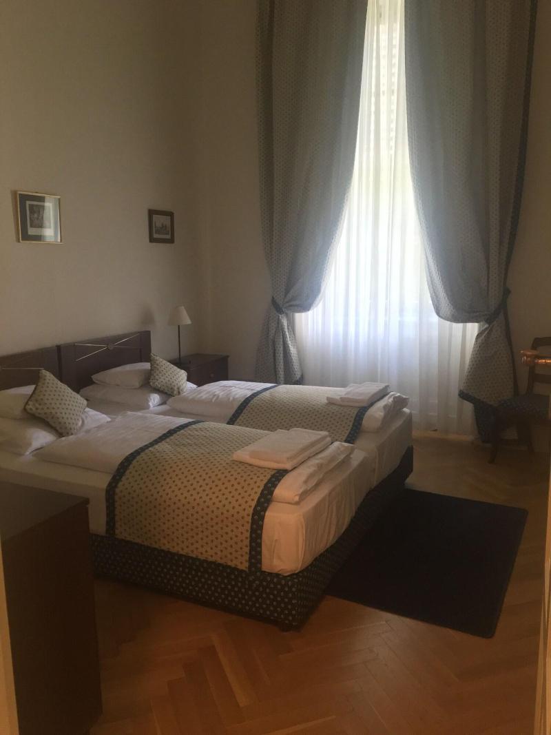 Károlyi Kastély Hotel & Restaurant - Oda