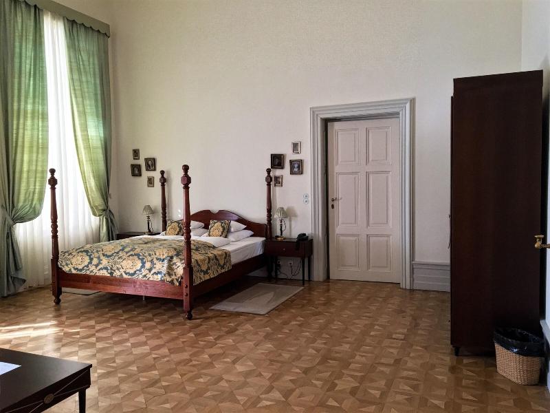 Károlyi Kastély Hotel & Restaurant - Oda