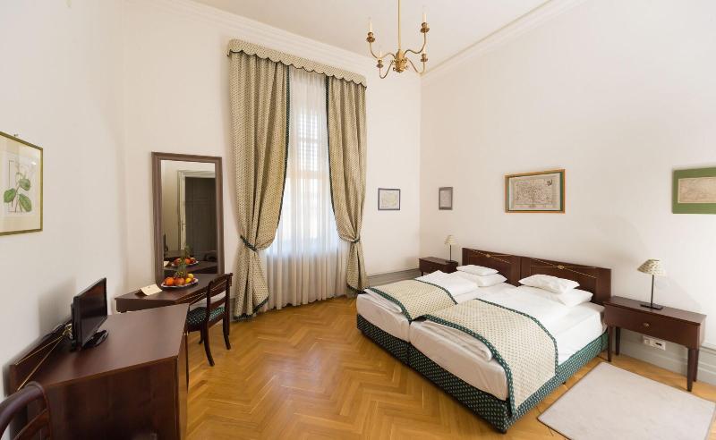 Károlyi Kastély Hotel & Restaurant - Oda