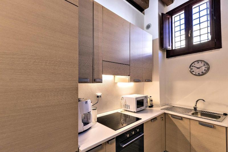 Casa Nostra - Lobi