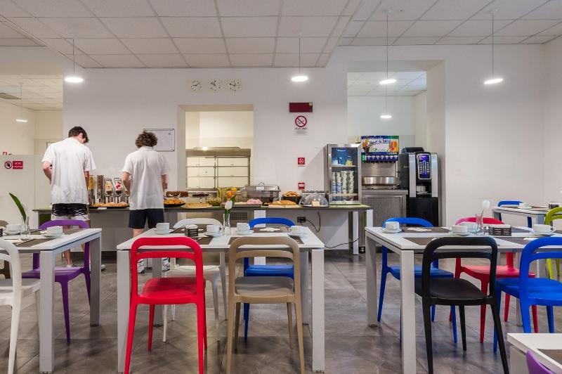 Camplus Guest Palermo - Restoran