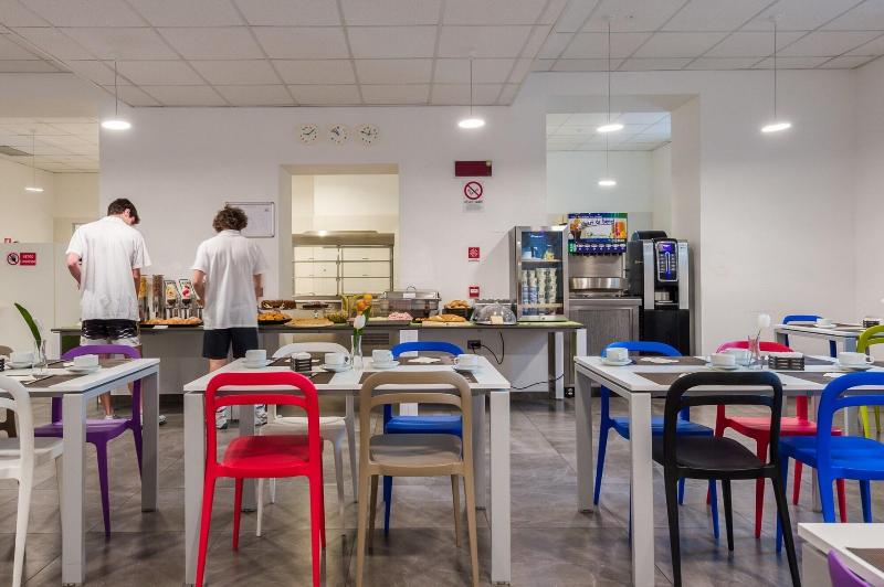Camplus Guest Palermo - Restoran