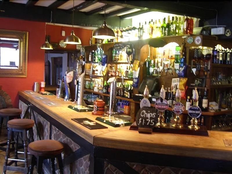 Crown At Aldbourne - Bar
