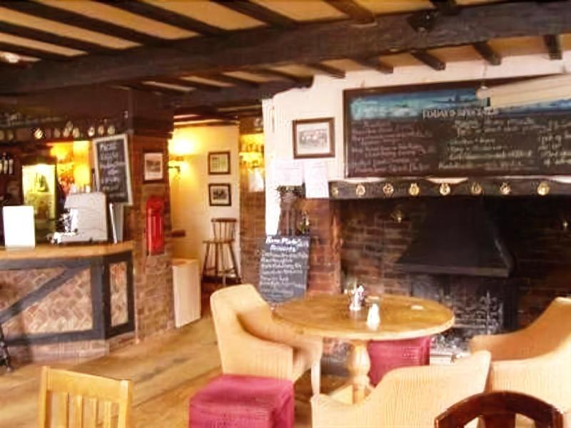 Crown At Aldbourne - Bar