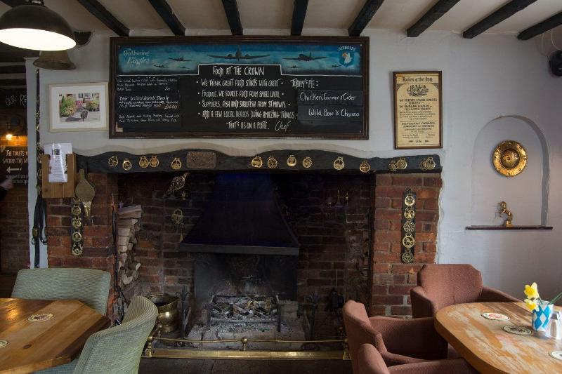Crown At Aldbourne - Bar