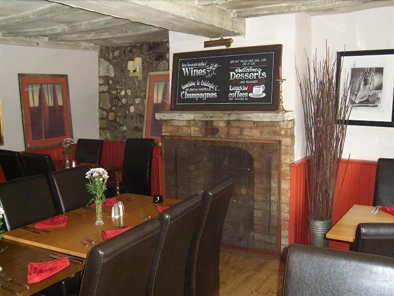 Crown At Aldbourne - Restoran