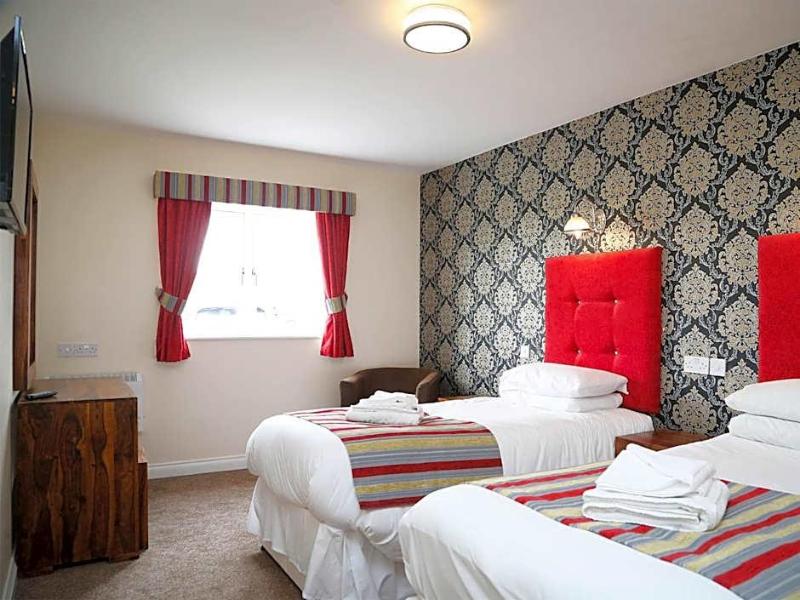 Cuttle Bridge Inn Hotel - Genel