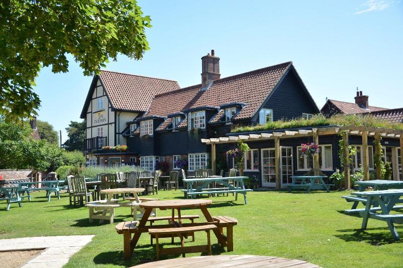 The Dolphin Inn - Genel