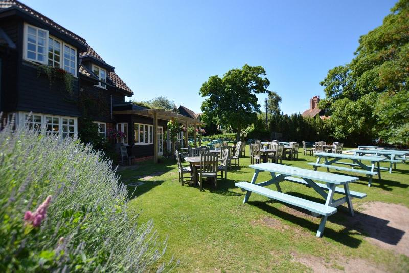 The Dolphin Inn - Genel