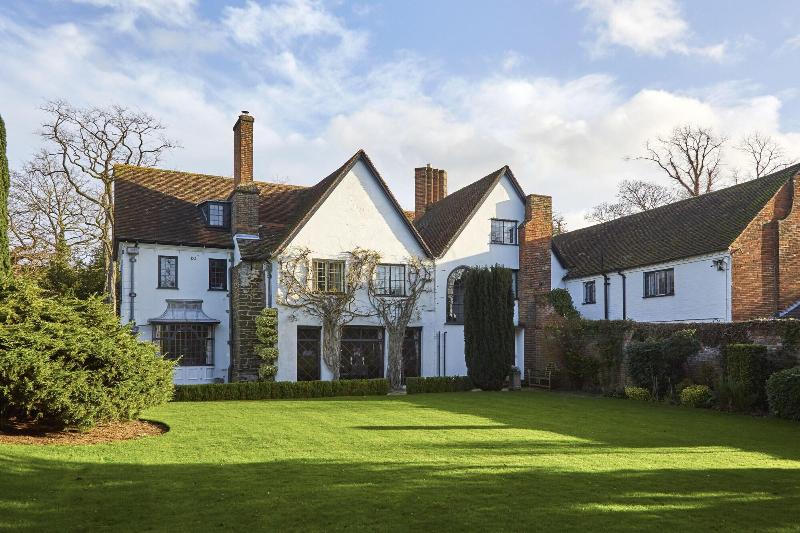 Harlington Manor - Genel