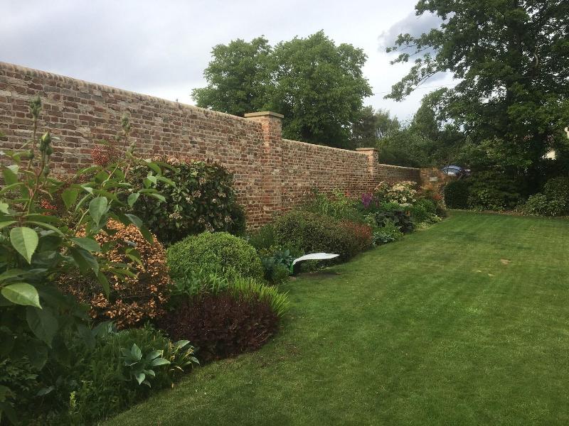 Harlington Manor - Genel
