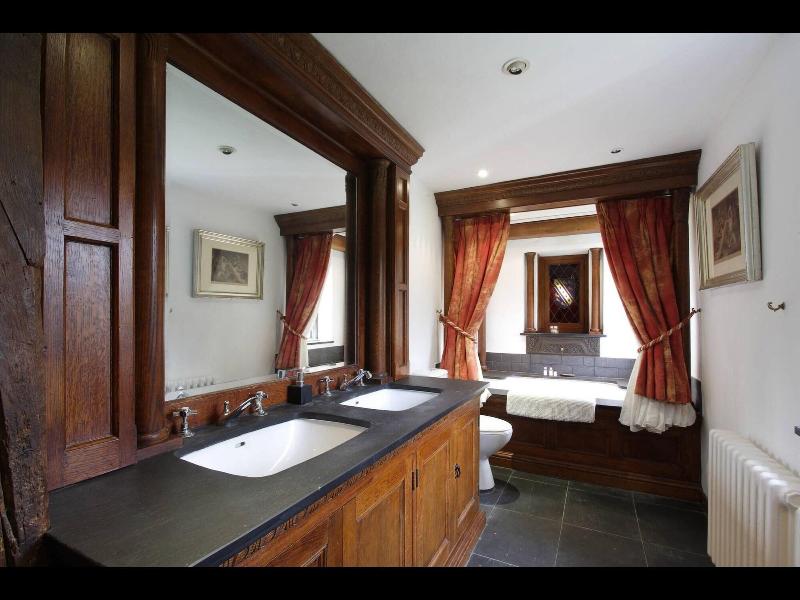 Harlington Manor - Oda