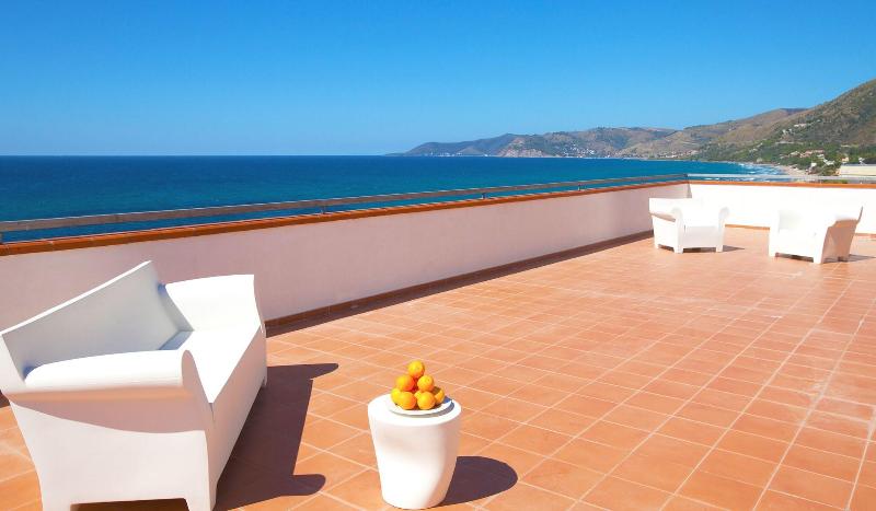 Hotel La Playa - Teras