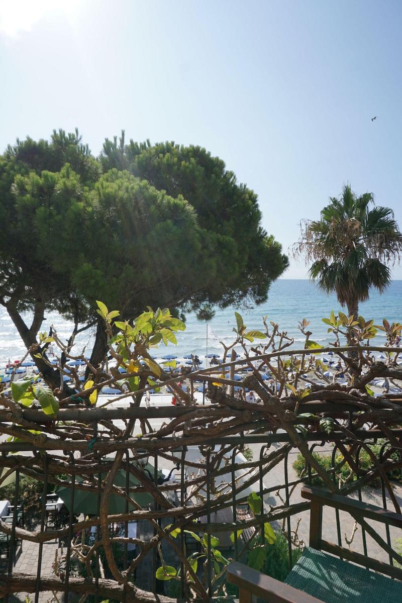 Hotel Beau Rivage - Oda