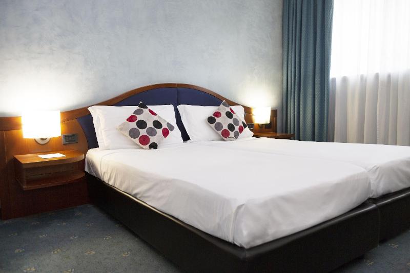 iH Hotels Milano Blu Visconti - Oda