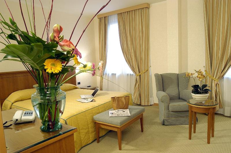 Hotel Excelsior Magenta - Oda
