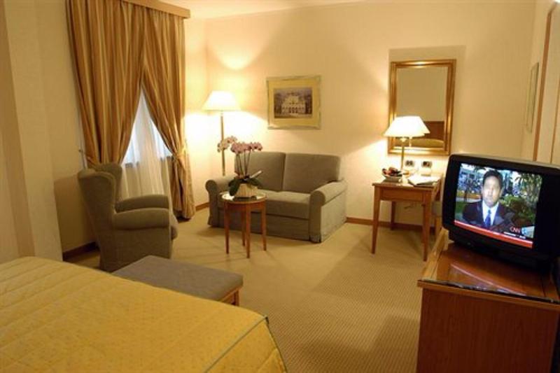 Hotel Excelsior Magenta - Oda