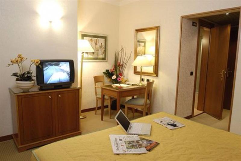 Hotel Excelsior Magenta - Oda