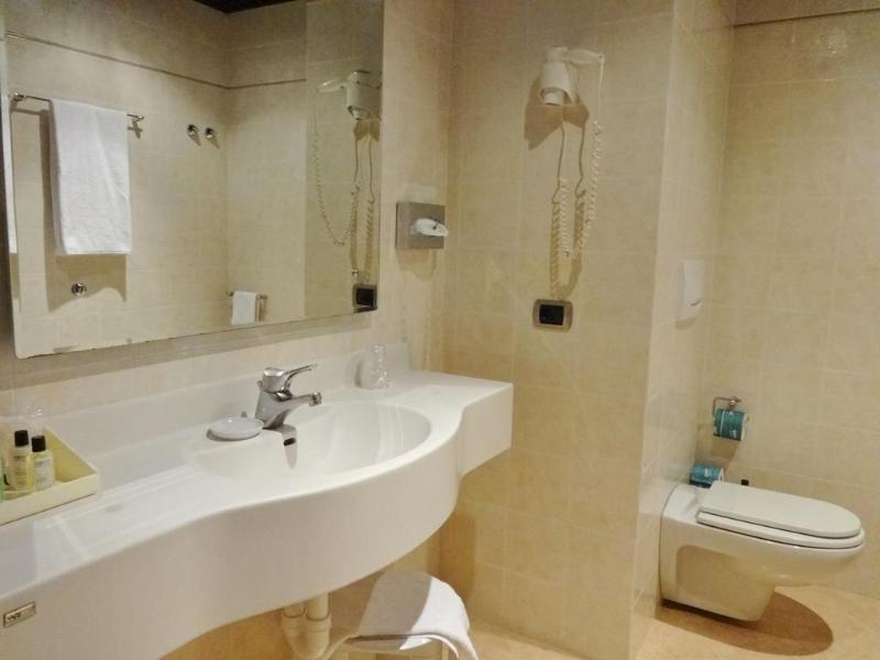 Hotel Excelsior Magenta - Oda