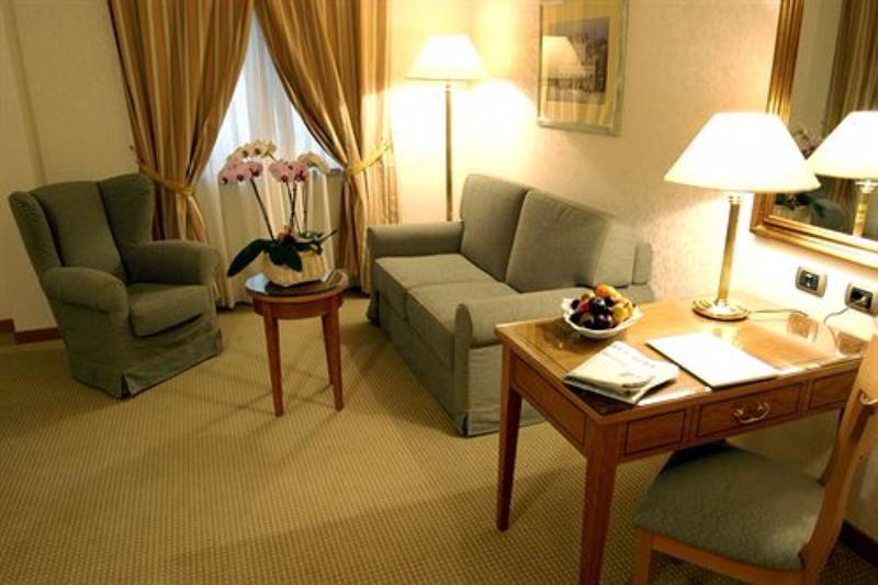 Hotel Excelsior Magenta - Oda