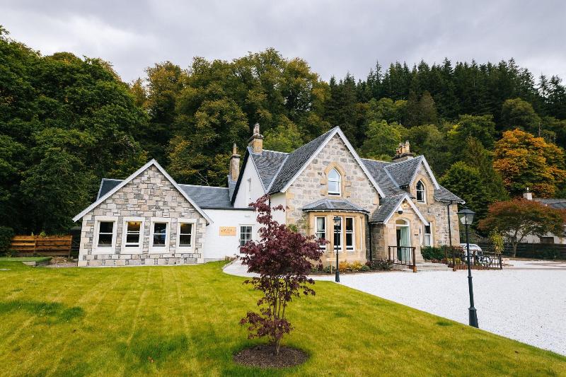 Rokeby Manor - Genel