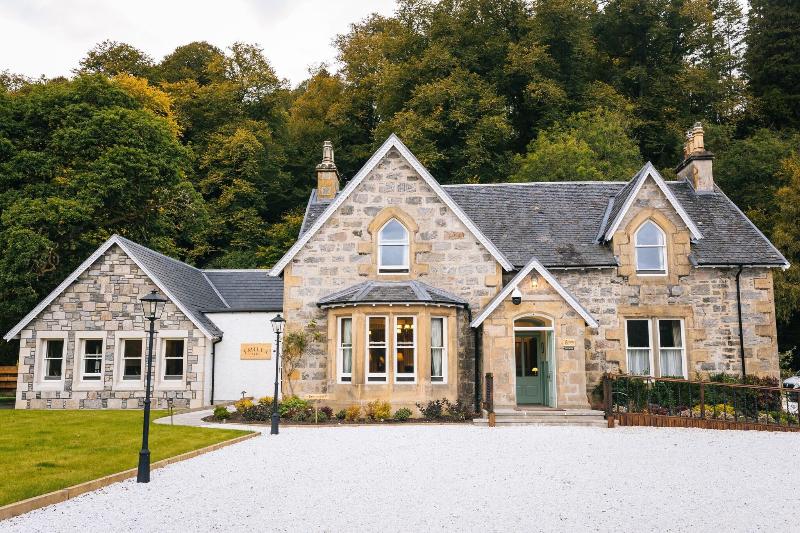 Rokeby Manor - Genel