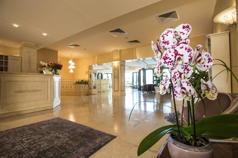Hotel Spiaggia d'Oro - Charme & Boutique - Lobi