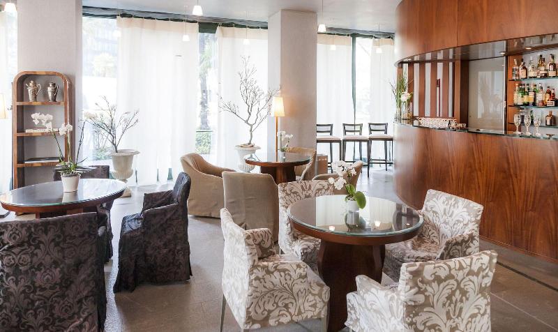 Cosmo Residence - Bar