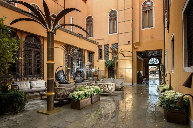 Palazzo Veneziano - Genel