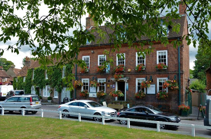 Falcon Inn - Genel