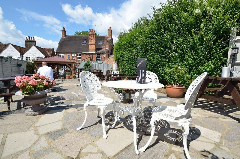 Falcon Inn - Genel