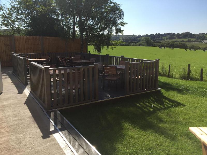 The Three Horseshoes - Genel