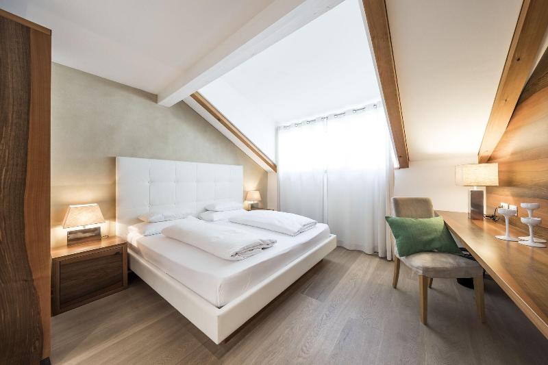 Boutique Hotel Zum Rosenbaum - Oda