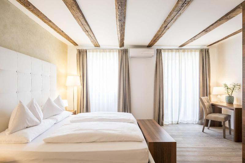 Boutique Hotel Zum Rosenbaum - Oda