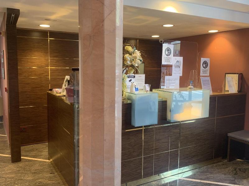 Hotel Maxim - Lobi