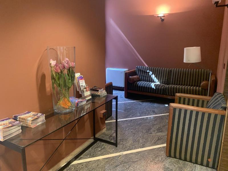 Hotel Maxim - Lobi