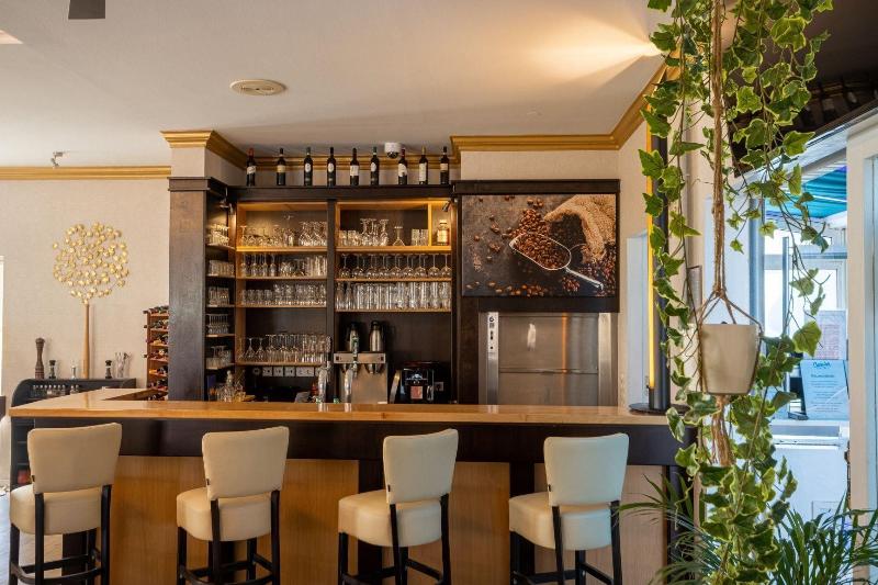 Check Inn Hotel - Restoran