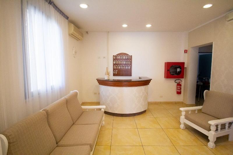 Hotel Morri - Lobi