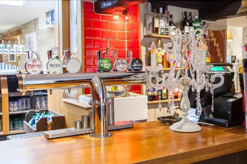 The Wychwood Inn - Bar