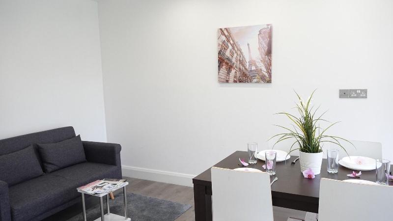 The Hatton Rooms - Genel