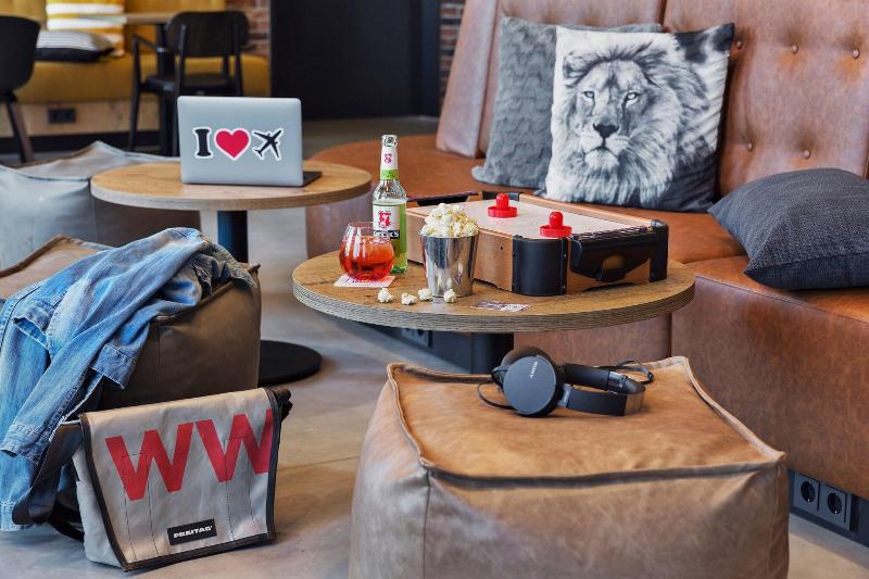 Moxy Frankfurt Airport Kelsterbach - Lobi